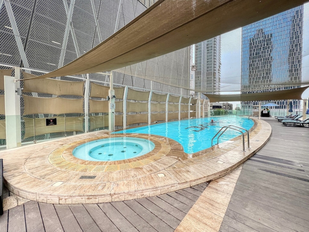 Amazing 1 BR Apartment Damac Mall Street