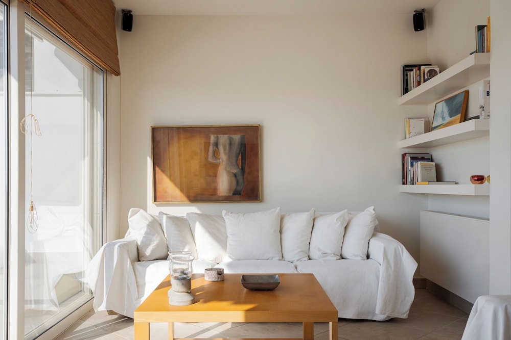 Vouliagmeni Exclusive Residence