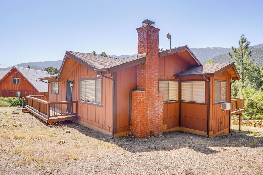 Mountain-view Haven w/ Deck in Pine Mountain Club