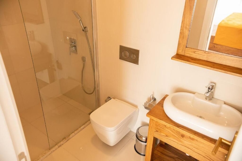 Infinity Ruby Hotel - Image 6