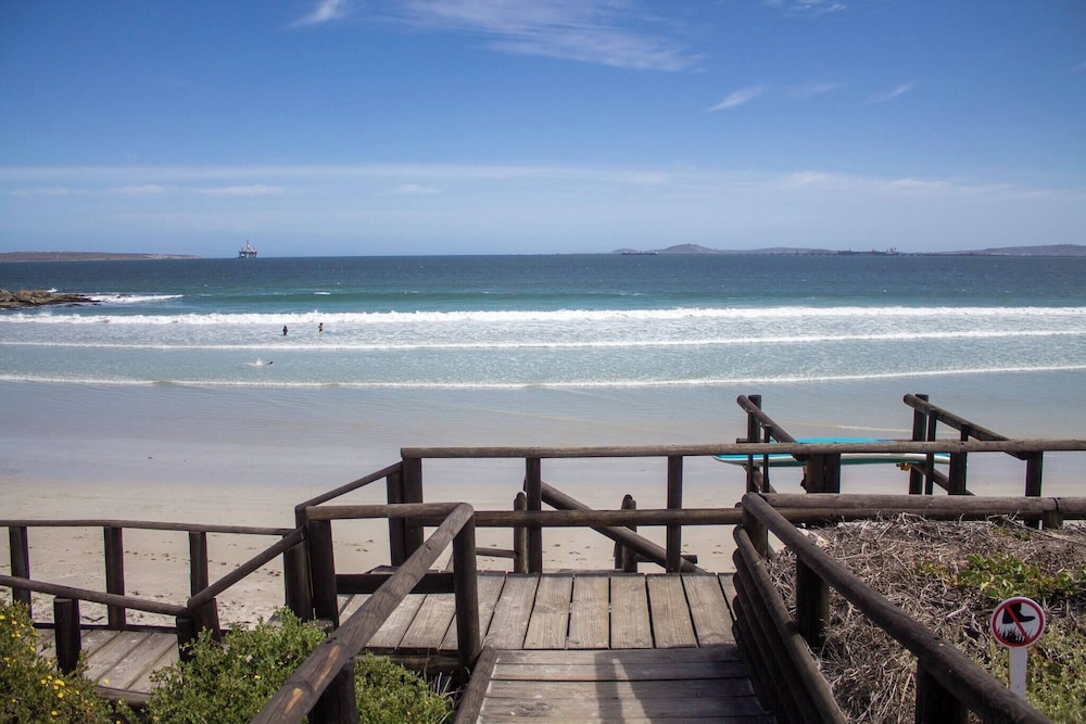 Paradys Oceanfront Submarine-style Holiday Home in Langebaan