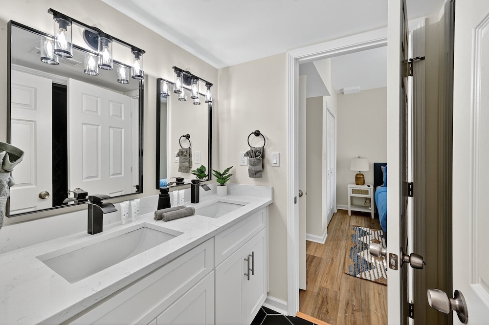Atlanta Family Retreat 5br And Backyard 5 Bedroom Home