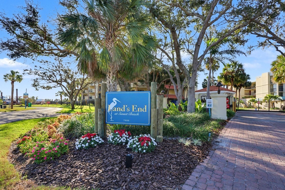 Land's End 9-402 Beach Front - Premier