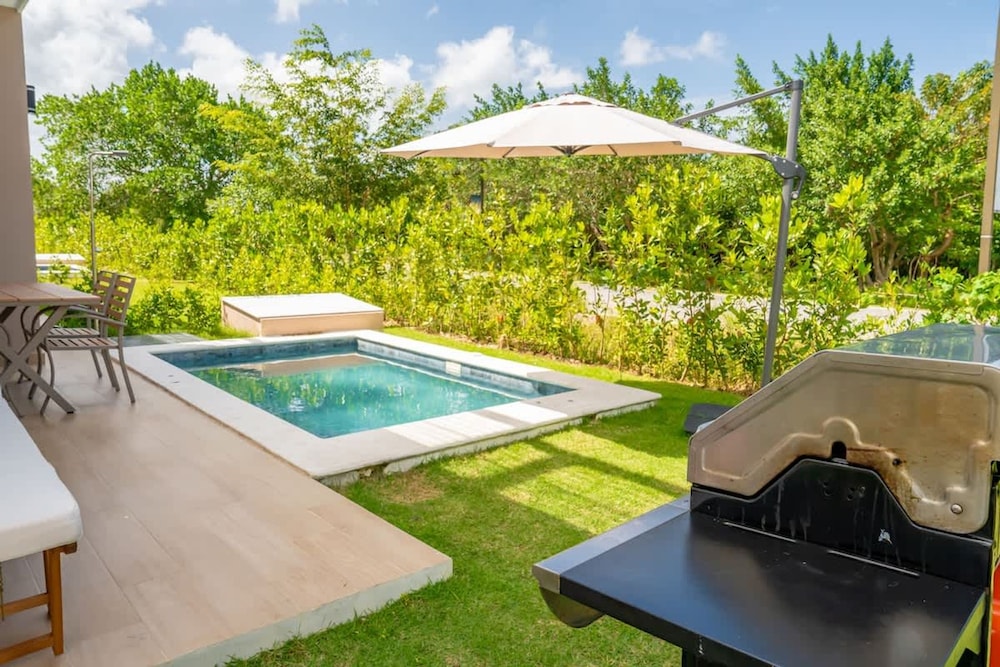 Ziba B06 NOK Classy 3BR Villa by Vistacana Rentals