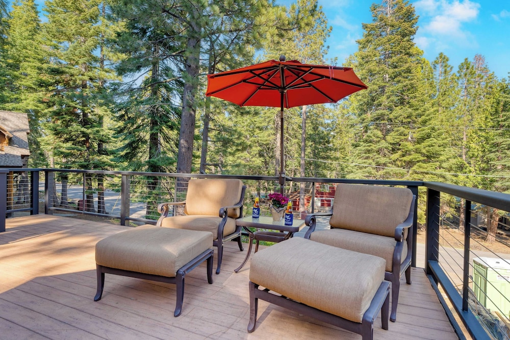 Paige Meadow by Avantstay Near Lake & Tahoe City