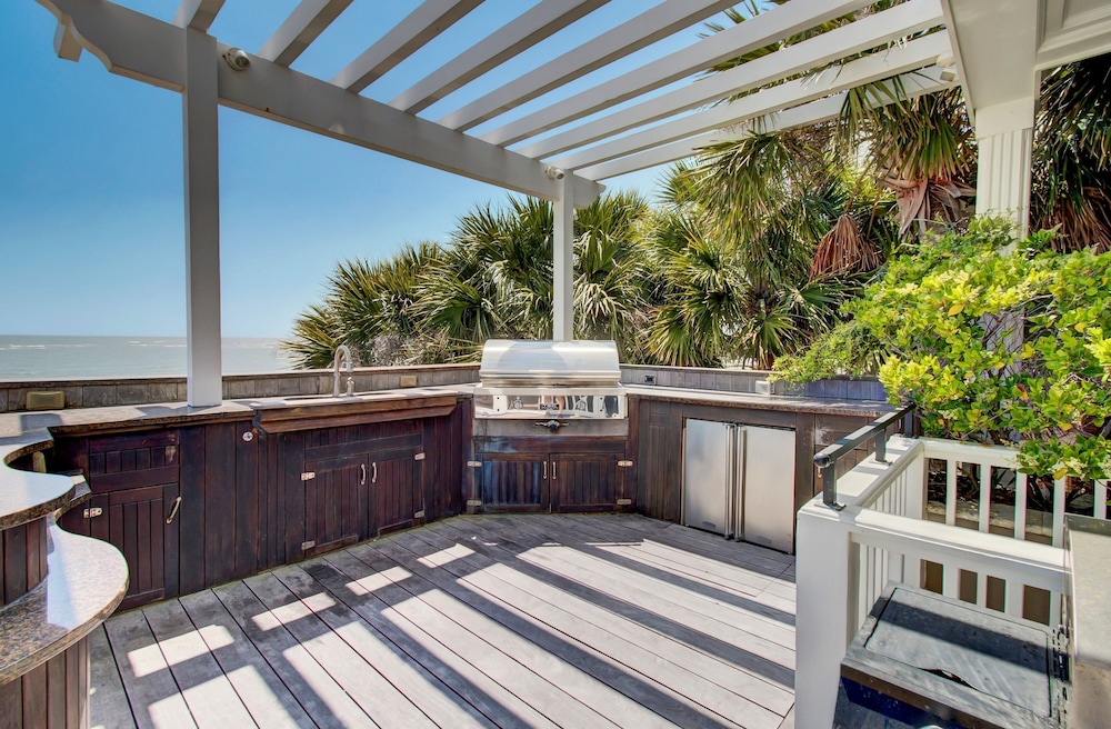114 Ocean Boulevard by Avantstay Beachfront Infinity Pool Basketball Court Recently Renovated