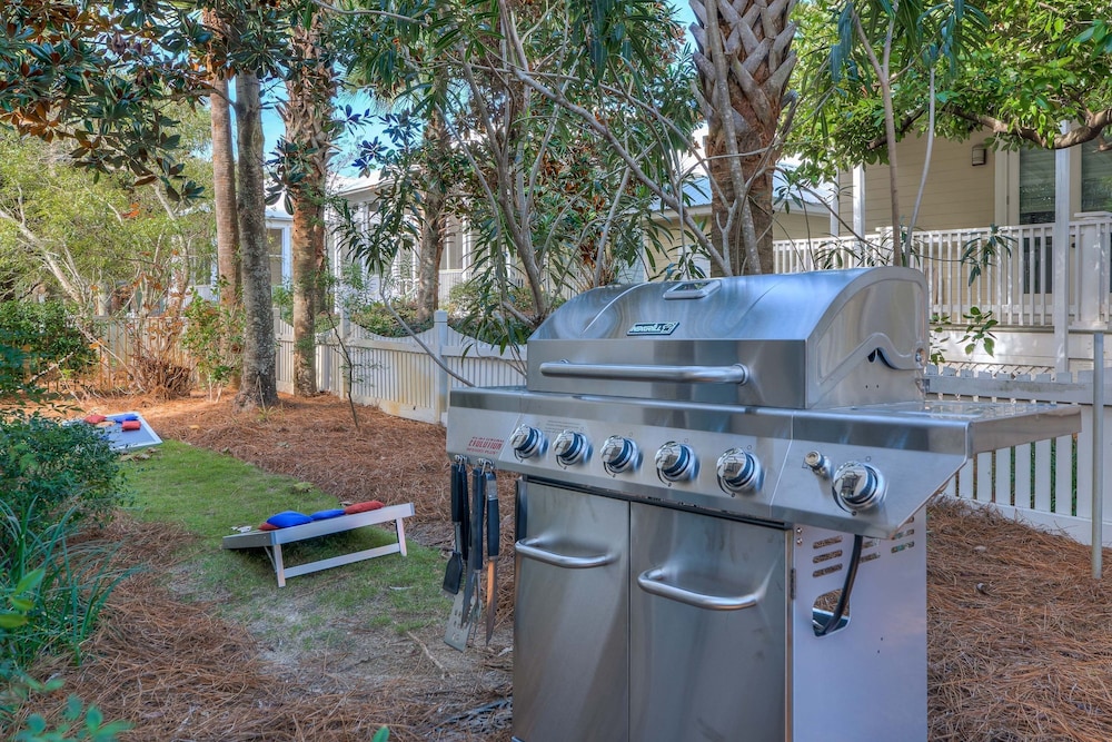 Destin Dream by Avantstay 2-story Home Walk to Beach Hot Tub Golf Cart