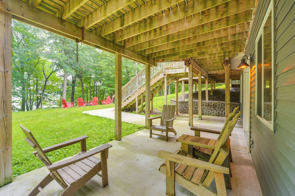 Swim Dock & Game Room: Lakefront Home in Siren!