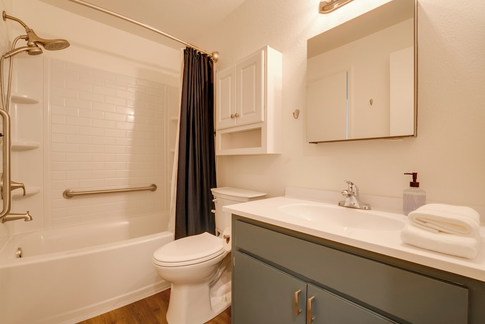 Quiet Home w/ Yard: 2 Mi to Mall & Sparks Marina!