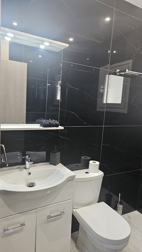 151 NIC - Stay Art Style Apartment