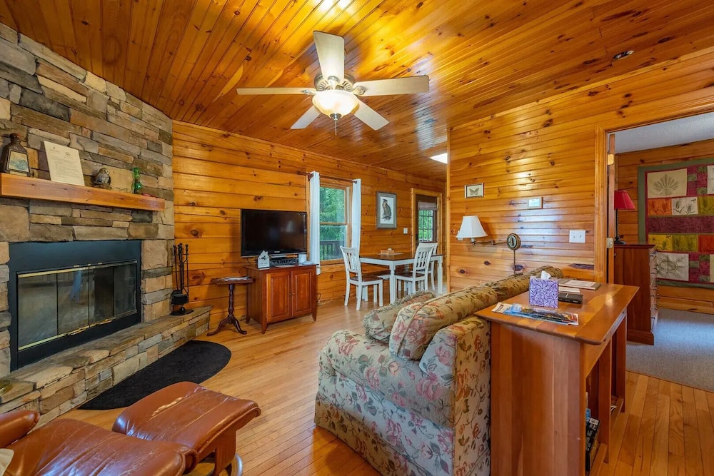 Engadine Inn  Cabins - Property Image 121