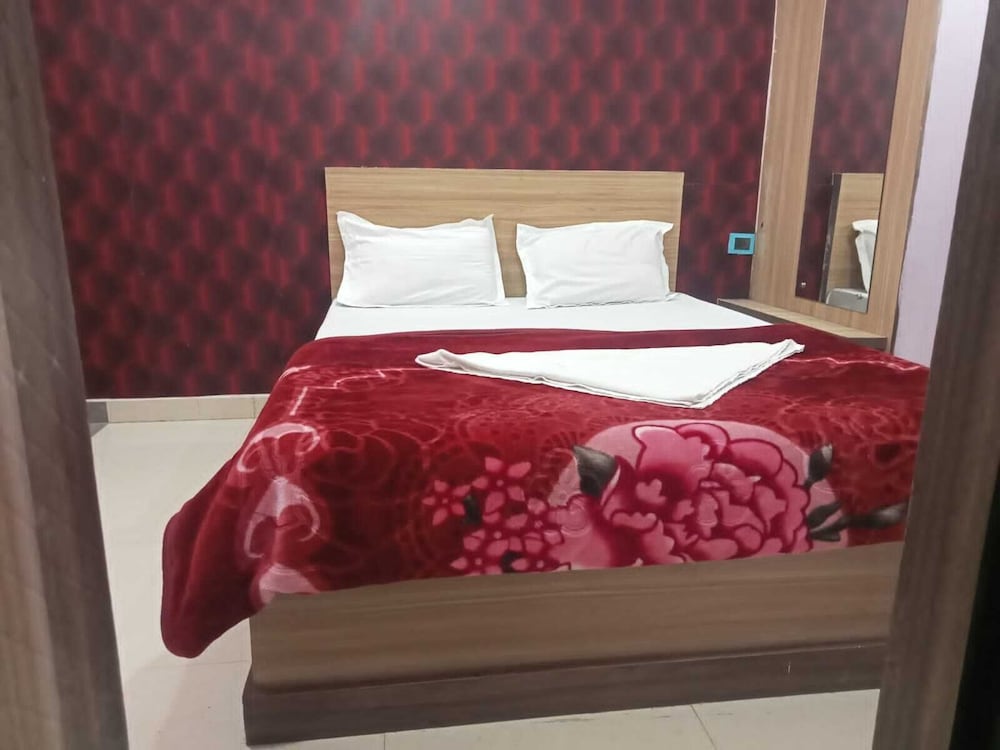 Hotel Regal Heights