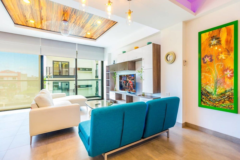 Large 2 BR Close to Beach AC Rooftop Pool view 3