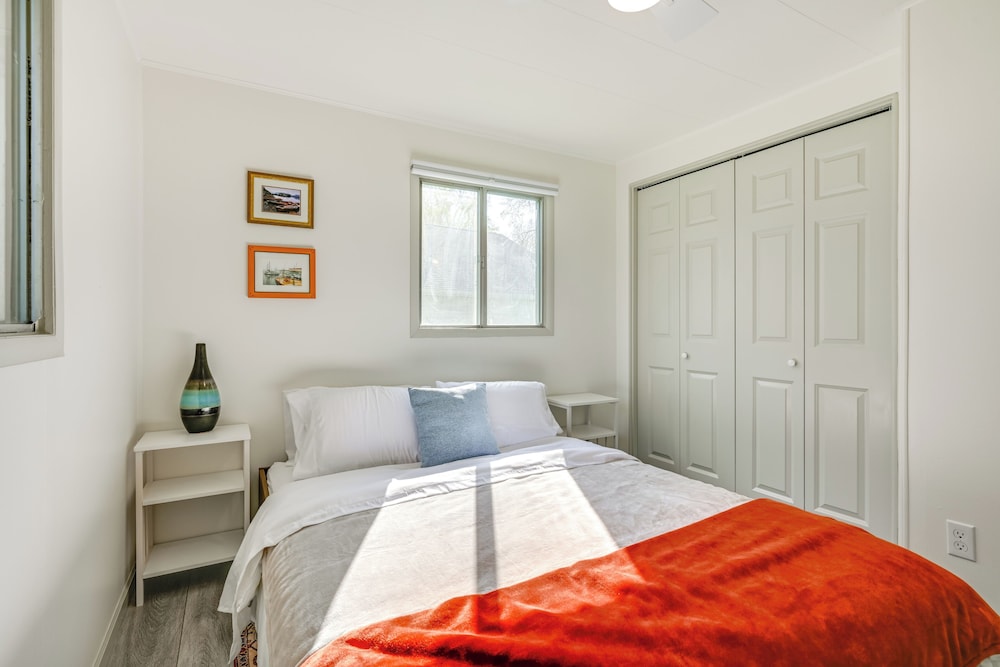 Sand Lake Retreat: Canal Access & Large Yard!