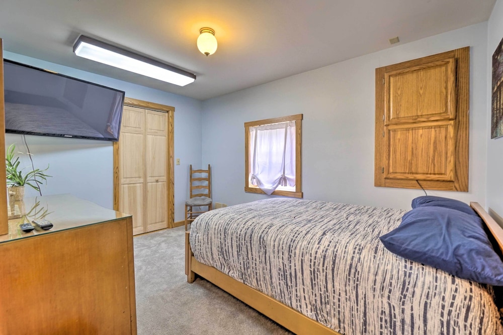 Updated Buckeye Lake Retreat w/ Game Room! view 4