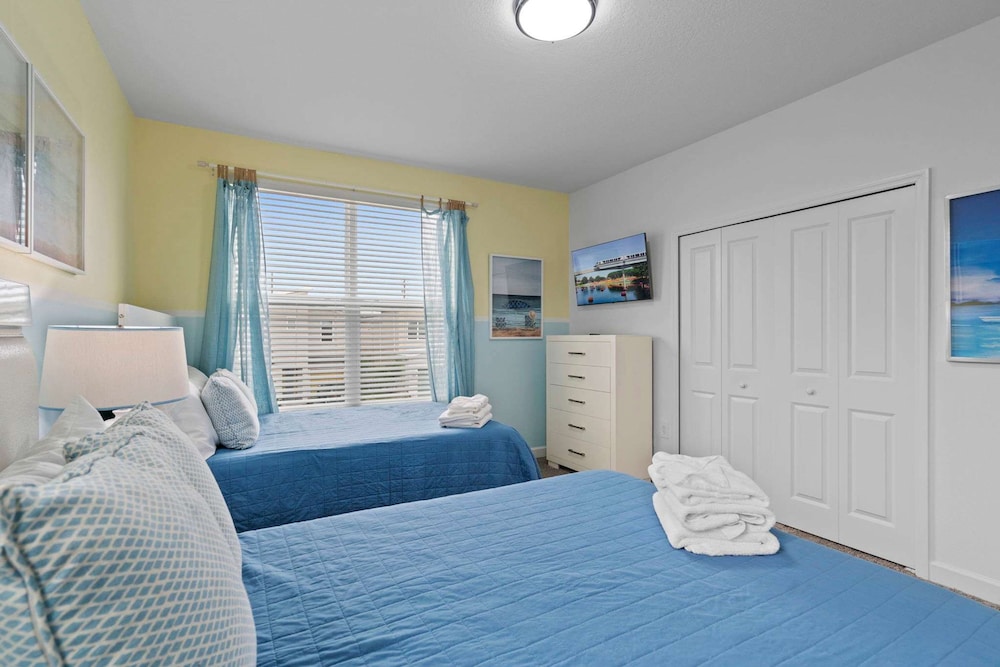 Chic Spacious 5BR Retreat Near Disney