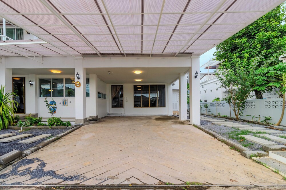 4BR with Pool Family BBQ Near Mall V260