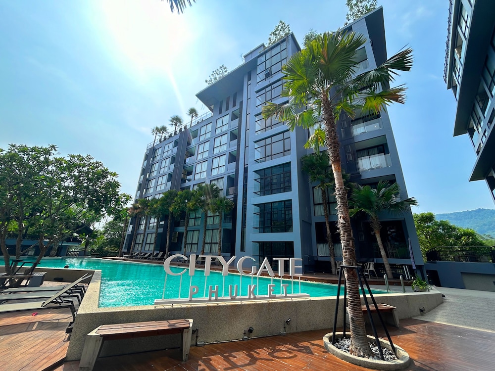 1BR with Rooftop Pool & Gym C191