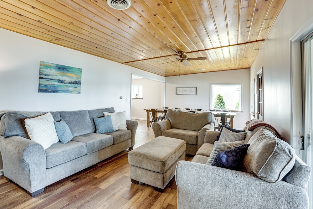 Fisher's Paradise: Lakefront Cottage in Baldwin!