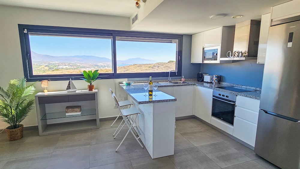 Luxury Apartment - Sea, Mountain, Golf - La Duquesa Manilva