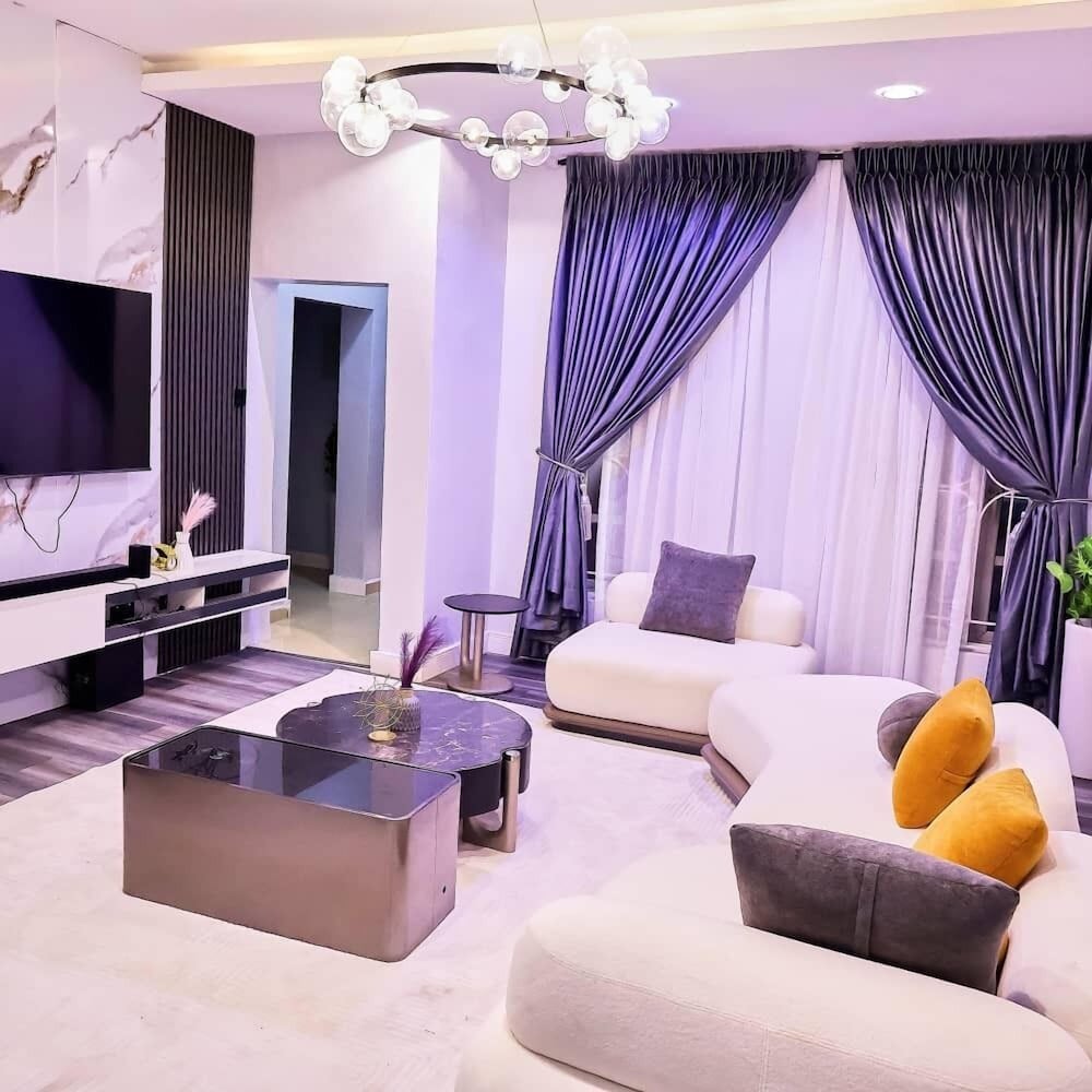 Purple Lavender Court Apartment