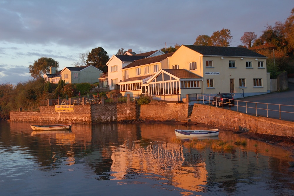 Hotel Ferry House Inn - Image 1