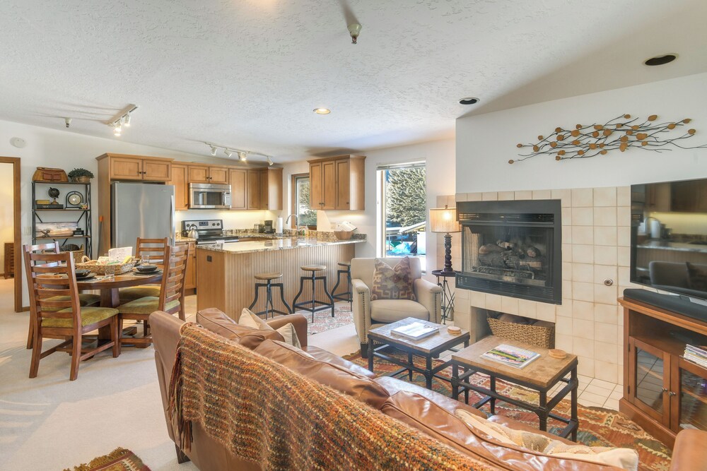 2 Mi to Sun Valley Resort: Walkable Condo!