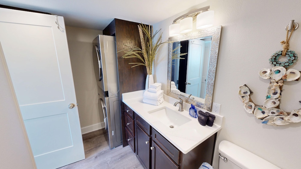 Islander 603 2 Bedroom Condo