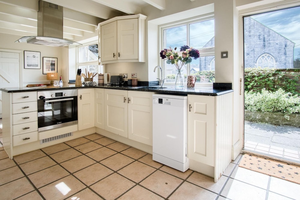 Fern Cottage - 2 Bedroom Cottage - St Florence
