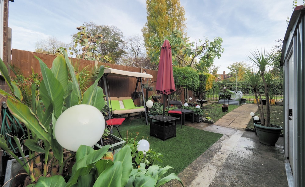 Stunning Riverside 1-bed Apartment in North London