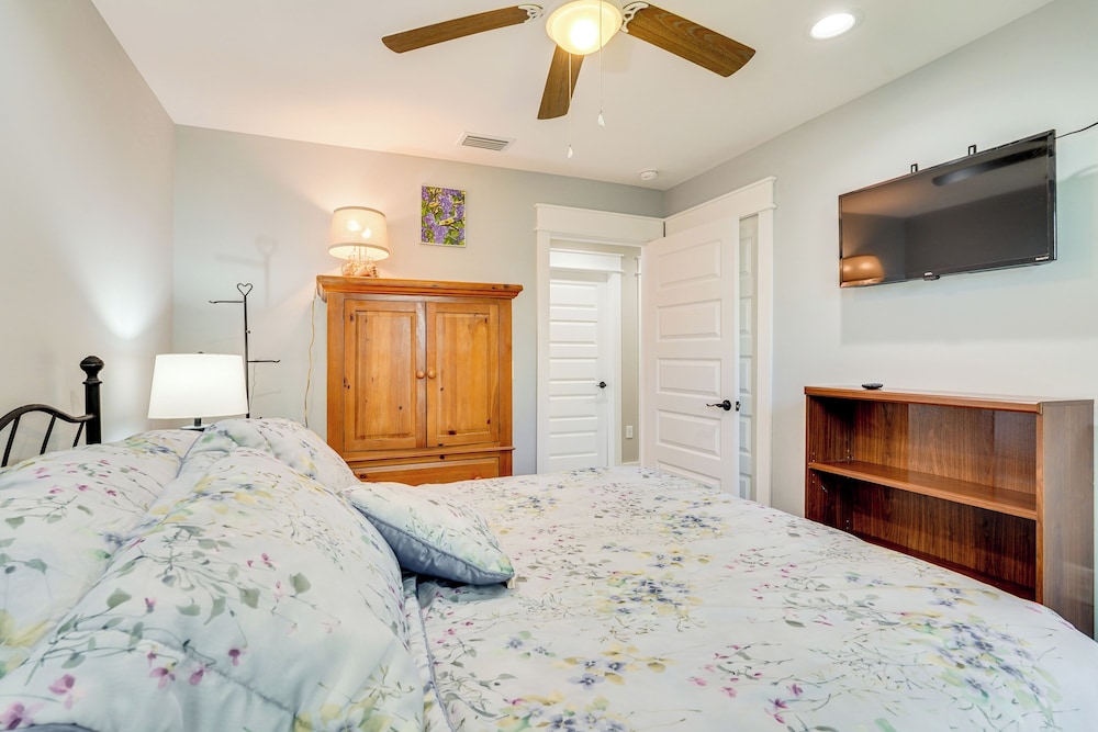 1 Mi to Beach: Dog-friendly PCB Home w/ Backyard!