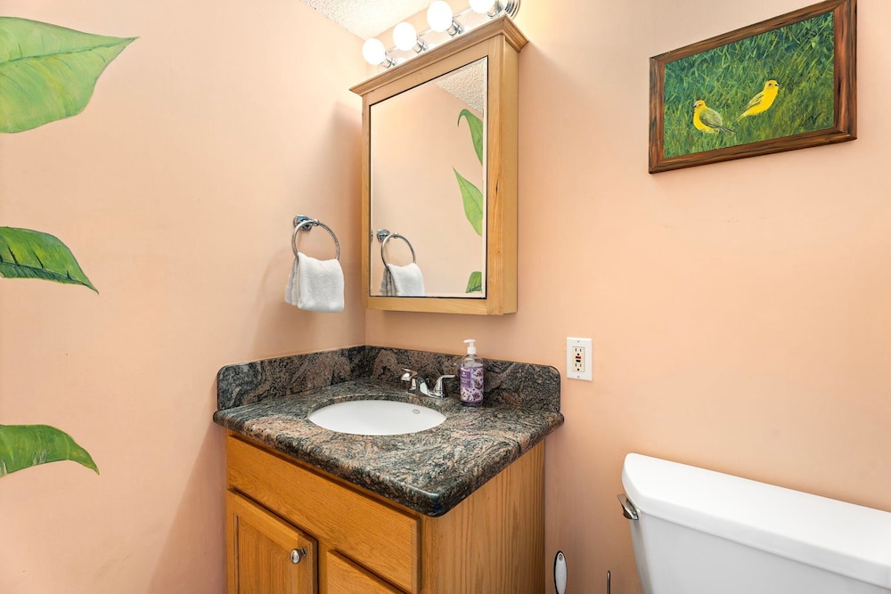 2 Bedrooms + Loft - Sleeps 6 - Ocean & Golf Views - Lanai - Vrkcv
