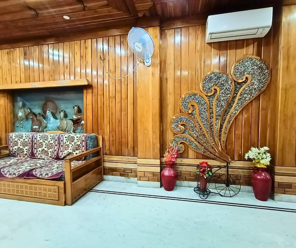 Hotel Famy Palace