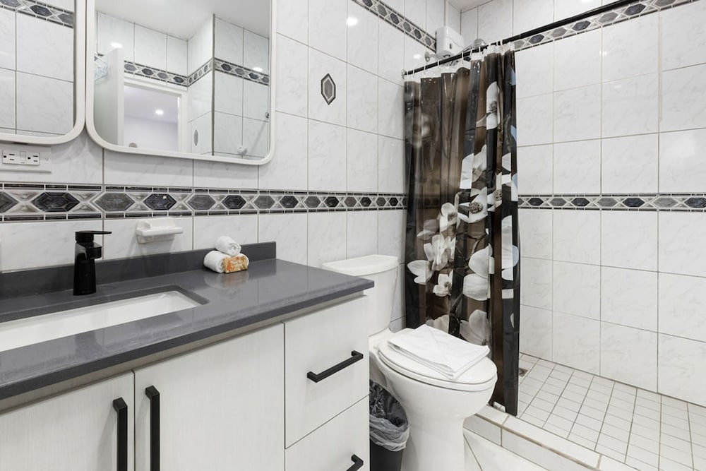 Cozy 3BR Town Home in Gated Community Palm Beach
