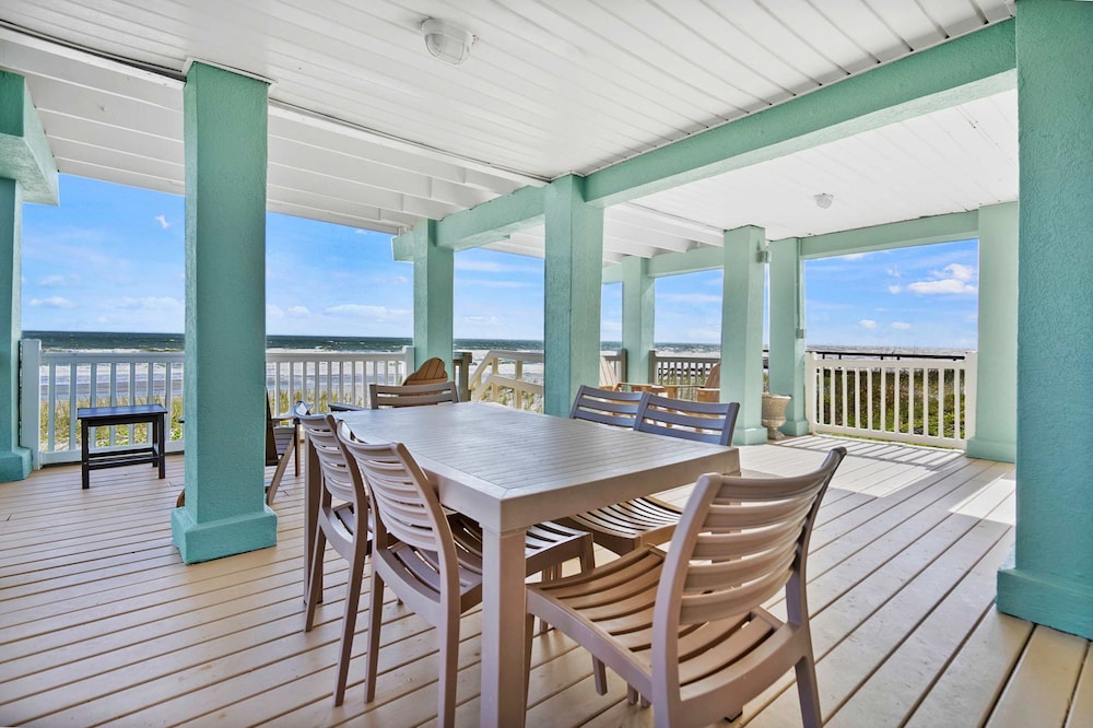 Oceanfront Serenity Under the Sea Tiki Bar BBQ