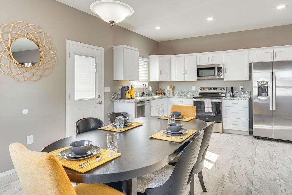 3 Mi to Tucson Mall: Home w/ Large Outdoor Space!