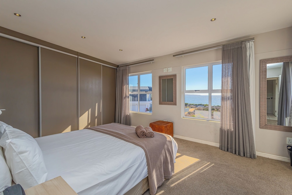Seasons of Serenity, Langebaan 8-sleeper