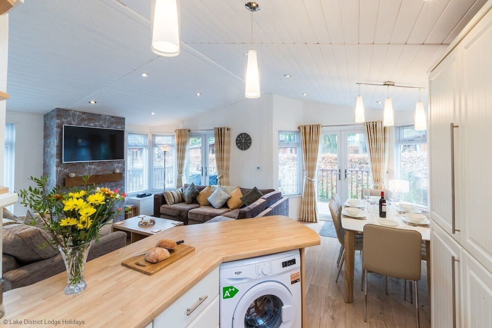 Broad Larch Lodge