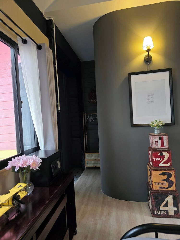 Homey Home UP Themed Near MRT Samyot