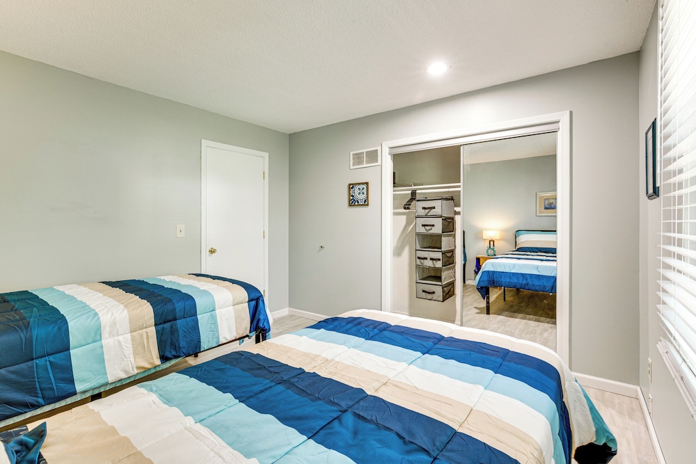 Shop, Dine & Unwind: Walkable Overland Park Home