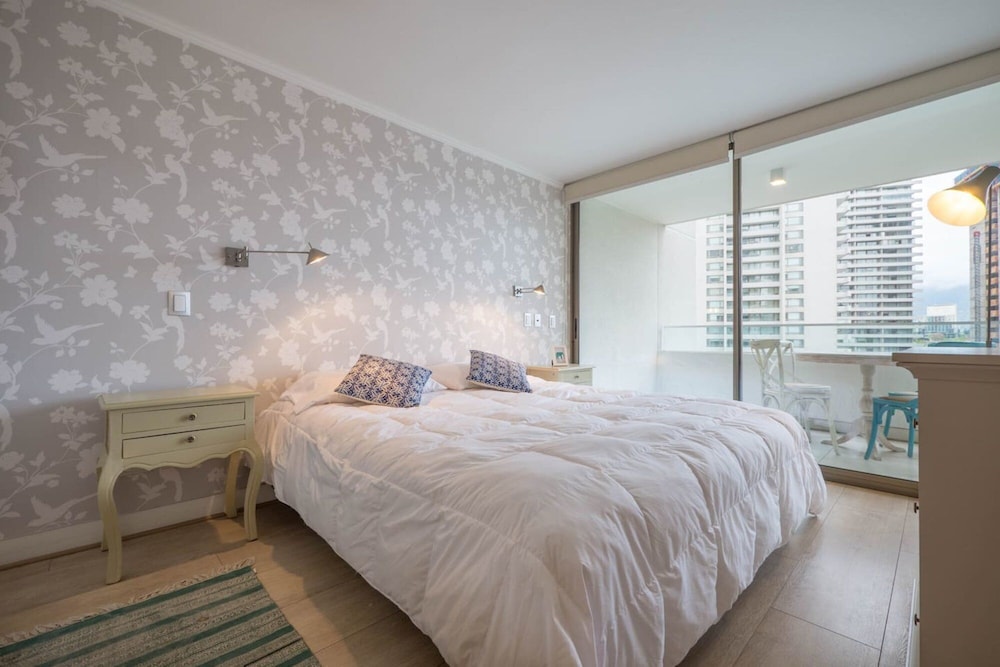 Charming Arauco - 2BR Heated Pool Gym