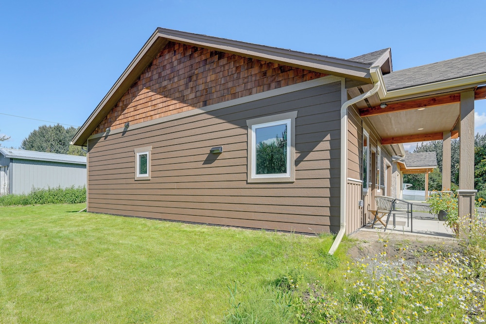 2 Mi to Dtwn Palmer: Custom Valley Home w/ Garage