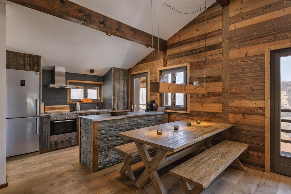 Chalet Capricorne -impeccable Ski in out Chalet With Sauna and Views