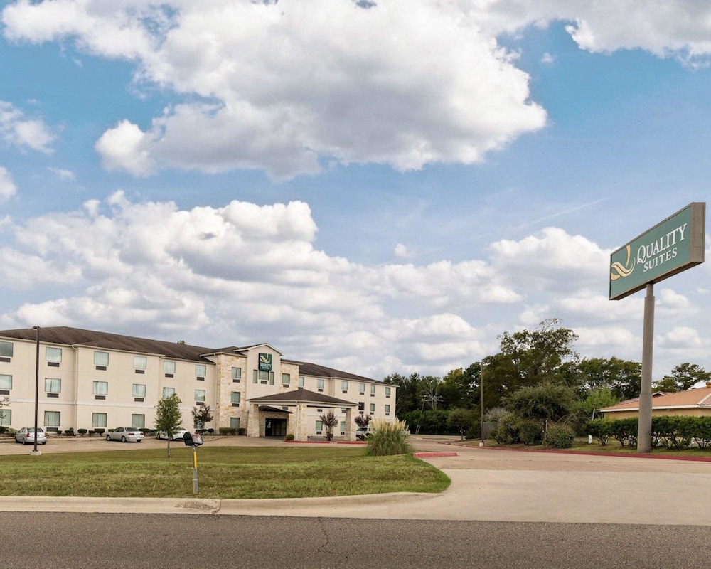 Huntsville Vacations - Quality Suites - Property Image 1