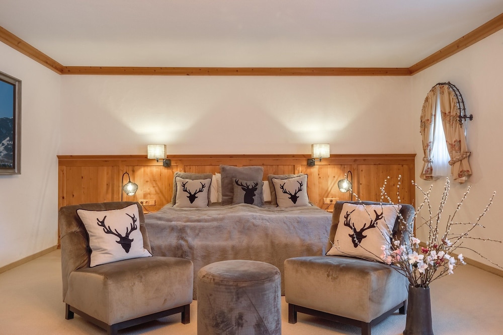 Elegant Chalet Near Slopes & Village