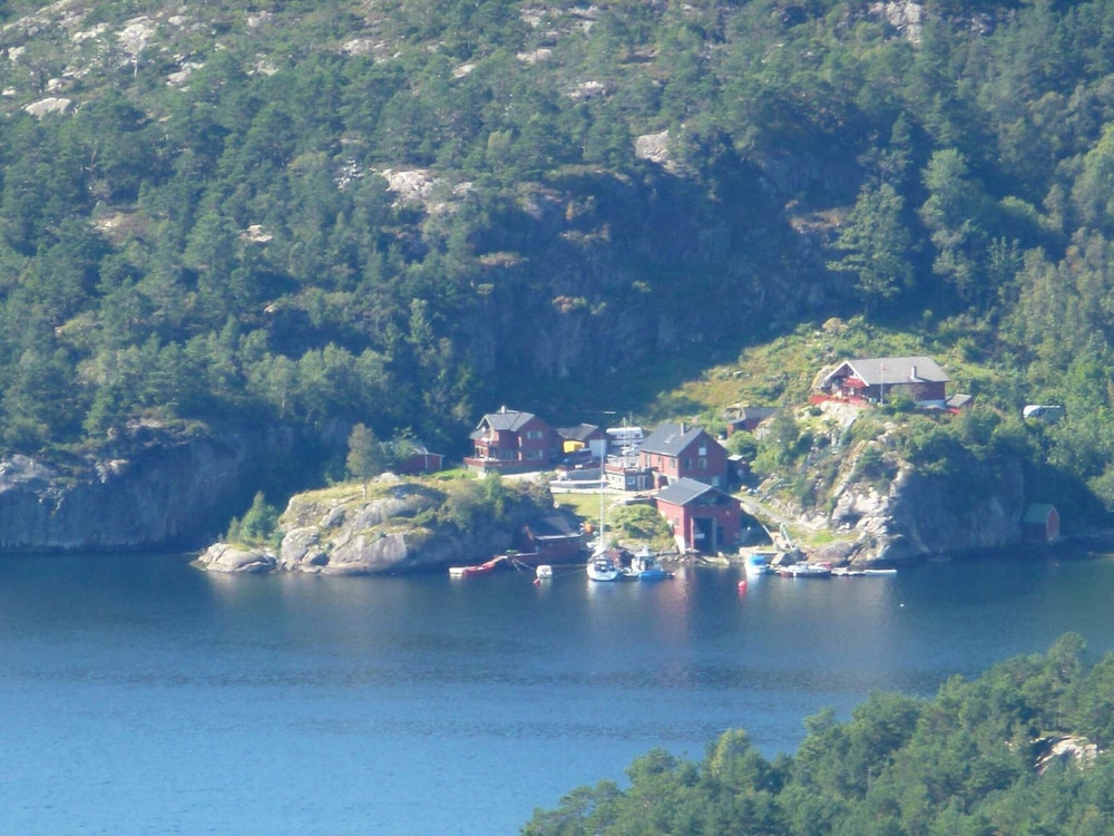 Photo 10