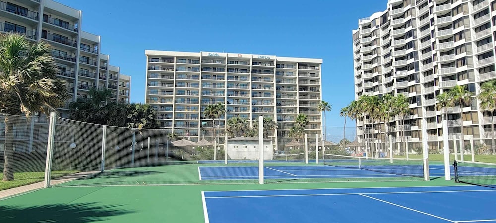 Sleeps 10 Direct Beach Heated Pool 3 Bedroom Apts