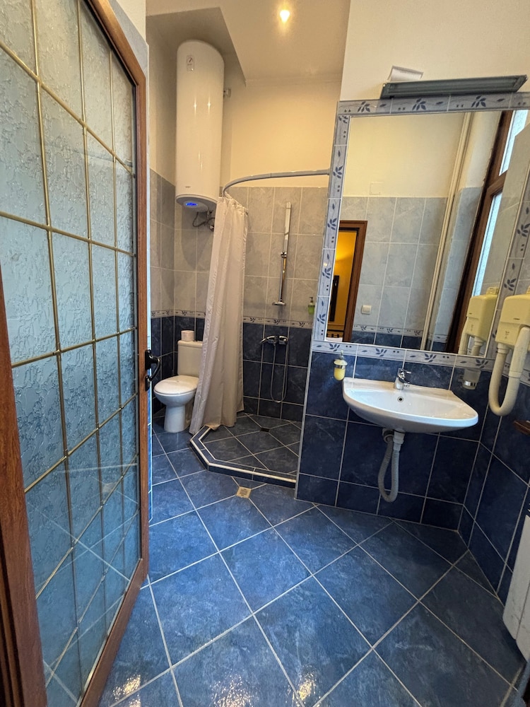 Lopera Guest House