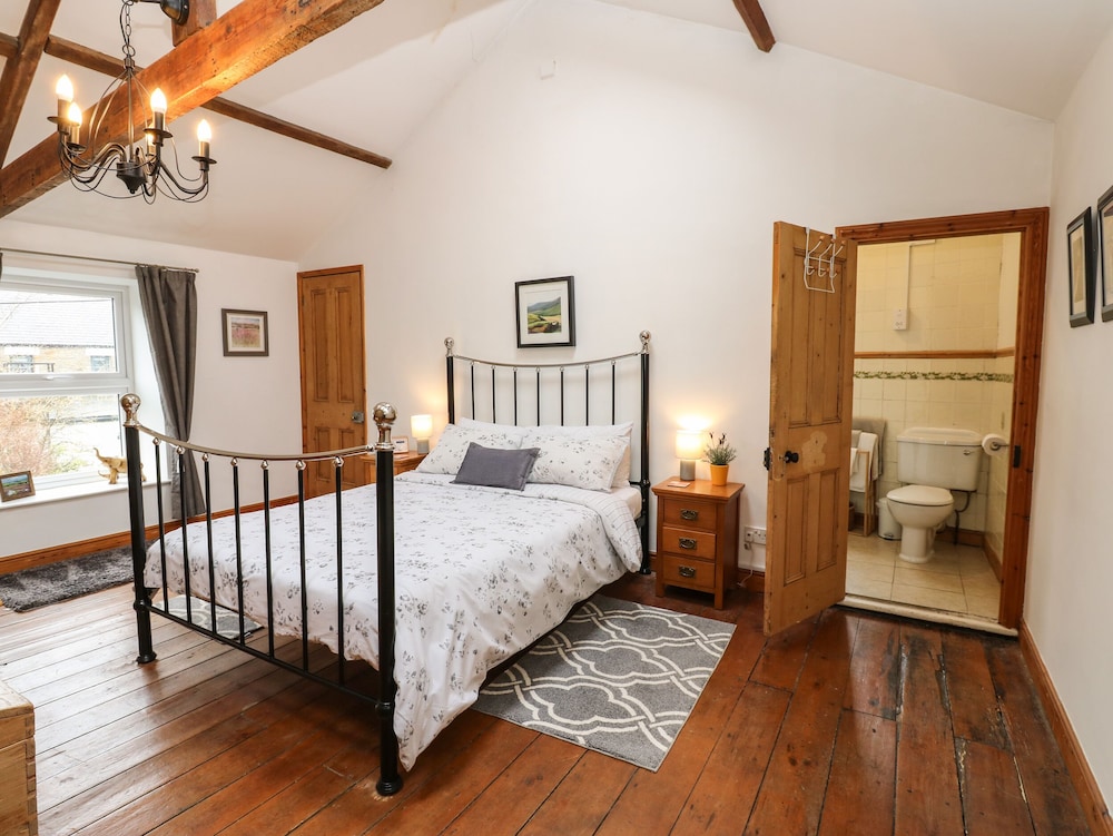 Wayside Cottage view 3