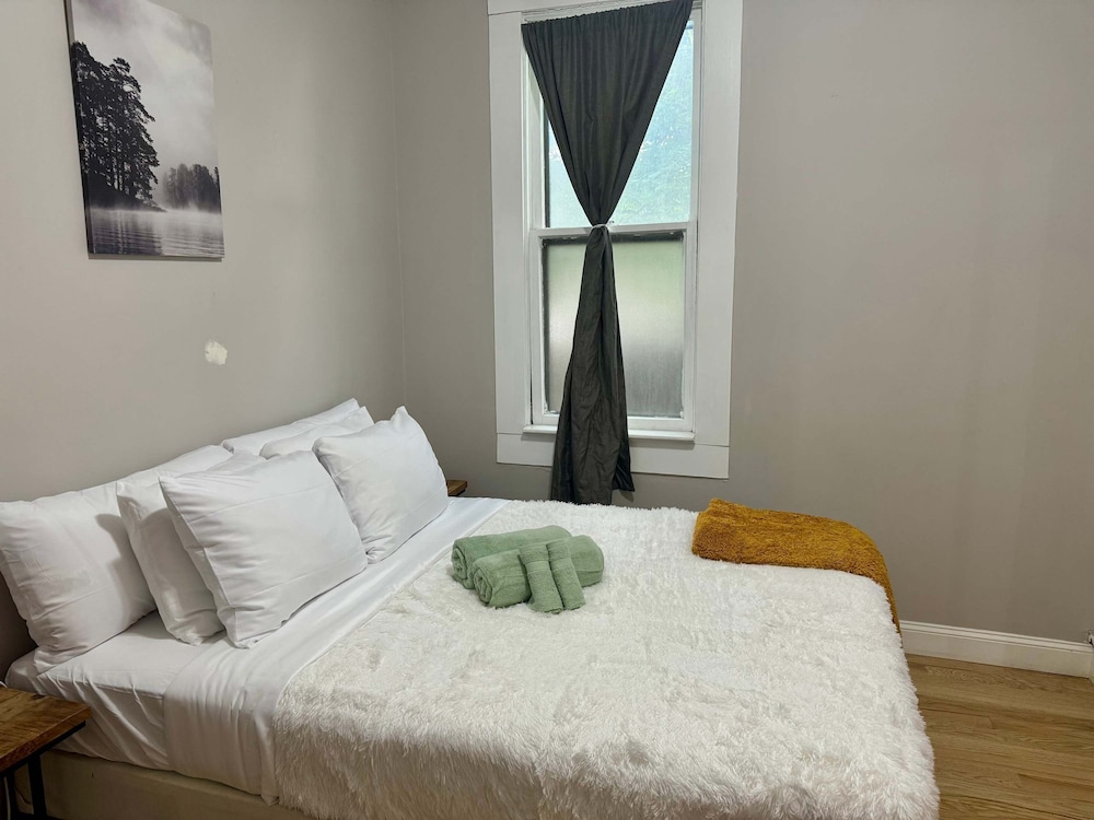 Prime Location - Top Rated - Clean - Parking Free
